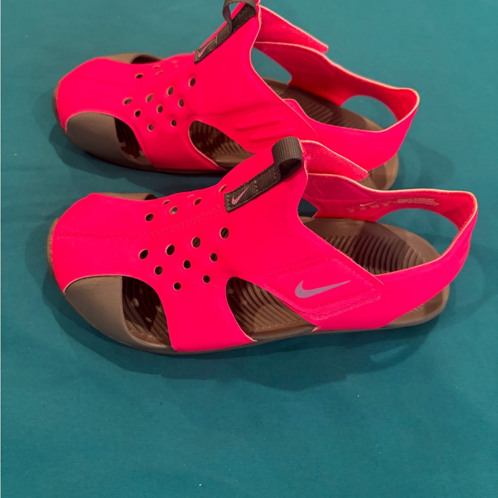 Nike Kids Bright Pink Sandals